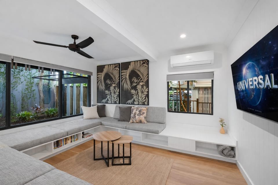 Living room, Seating area, air conditioner