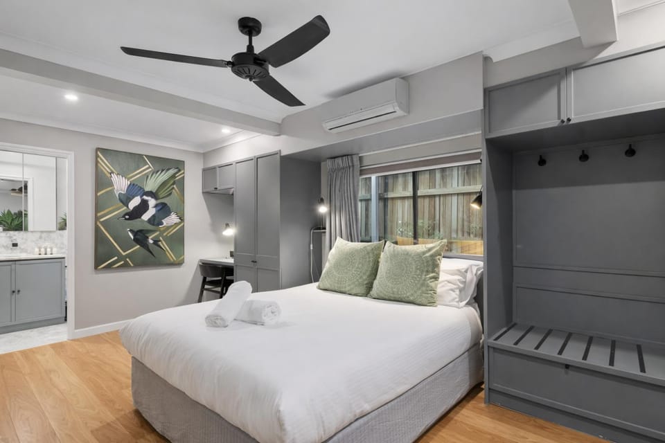 Bed, Bedroom, air conditioner