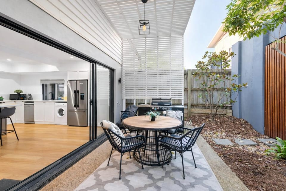 Patio, Dining area, Garden view