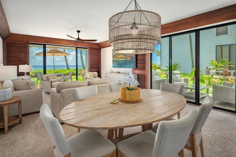 Living room, Dining area, Sea view