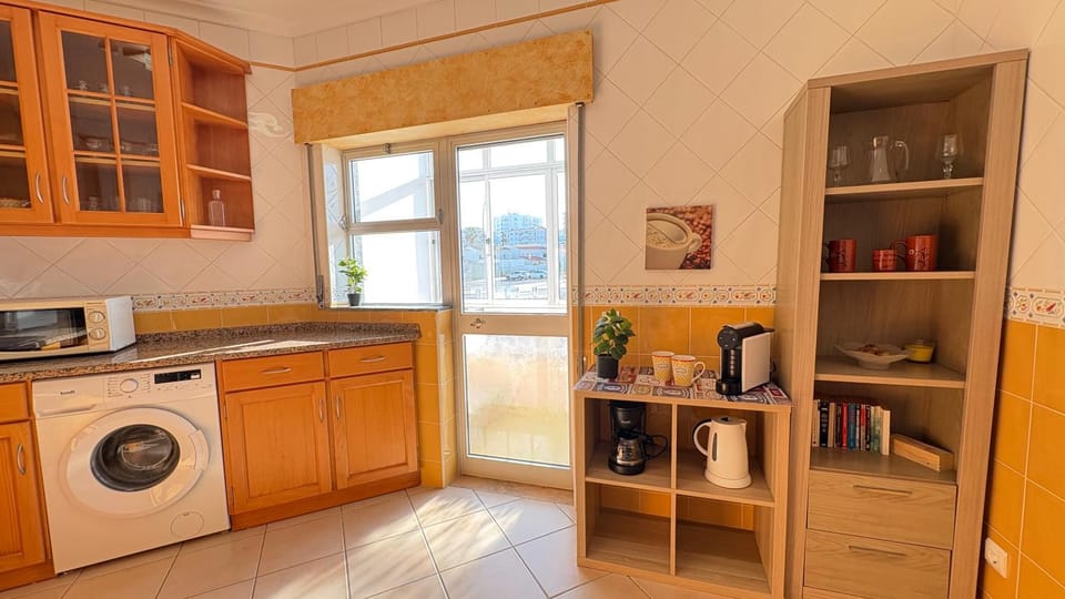 Coffee/tea facilities, Kitchen or kitchenette, Kitchen or kitchenette, flat iron, internet, microwave, minibar, oven, stove, toaster, washing machine, dryer