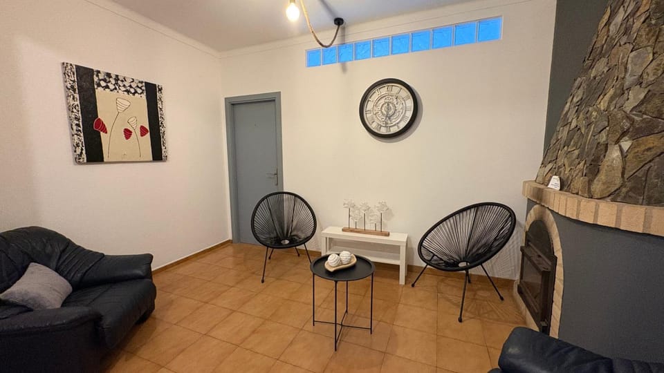 Living room, Seating area, fireplace, internet