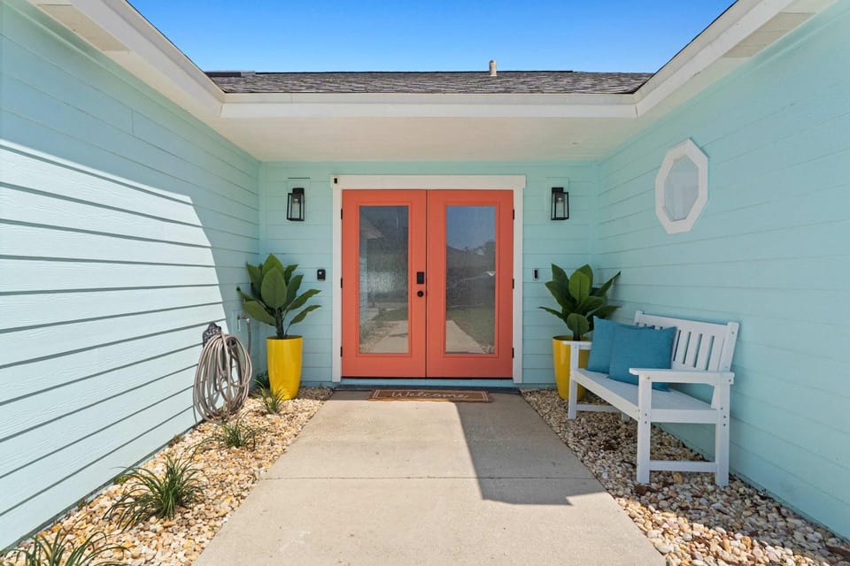 Sparking Pool Steps to Beach Game Room TVs BBQ House in Butler Beach