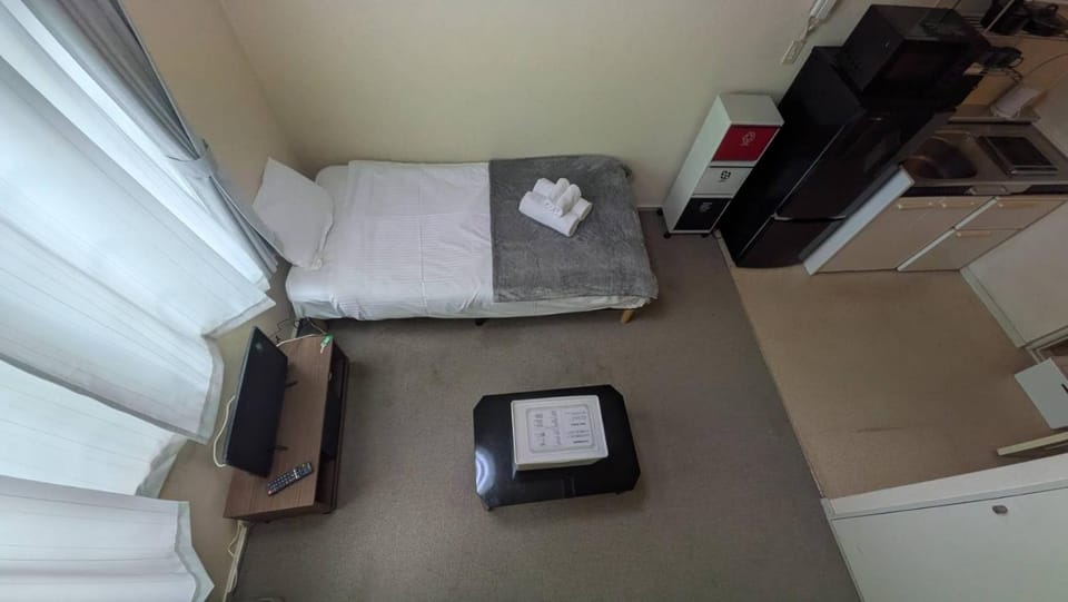 Bed, Living room