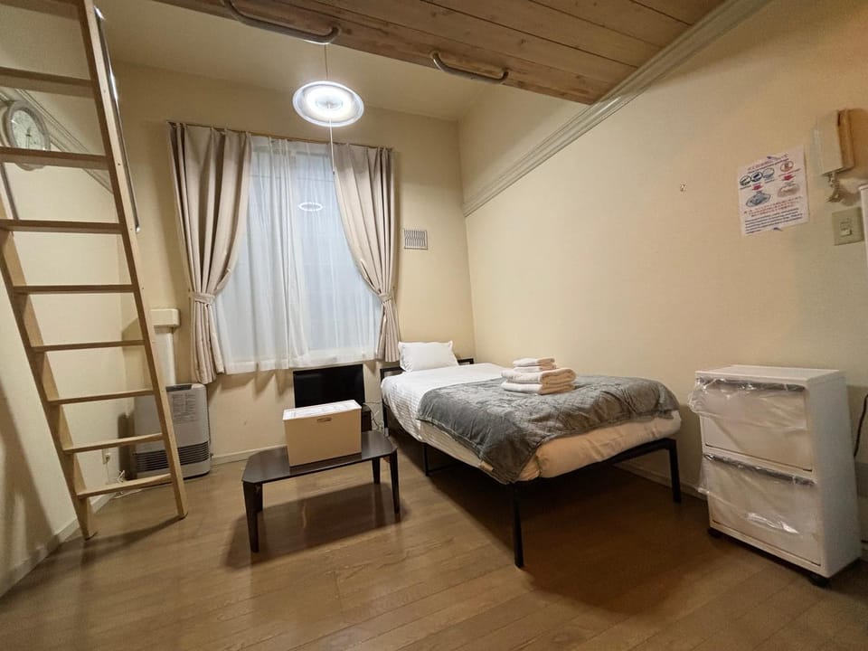 Bed, Living room