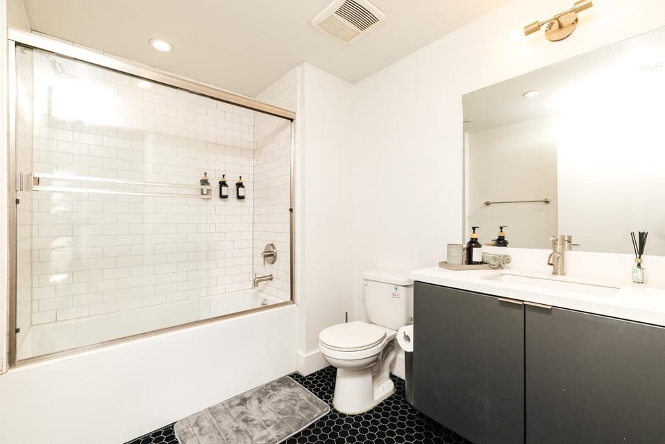 Lux Hotel Style 2 bedroom K Town with parking and GYM Apartment in San Fernando Valley
