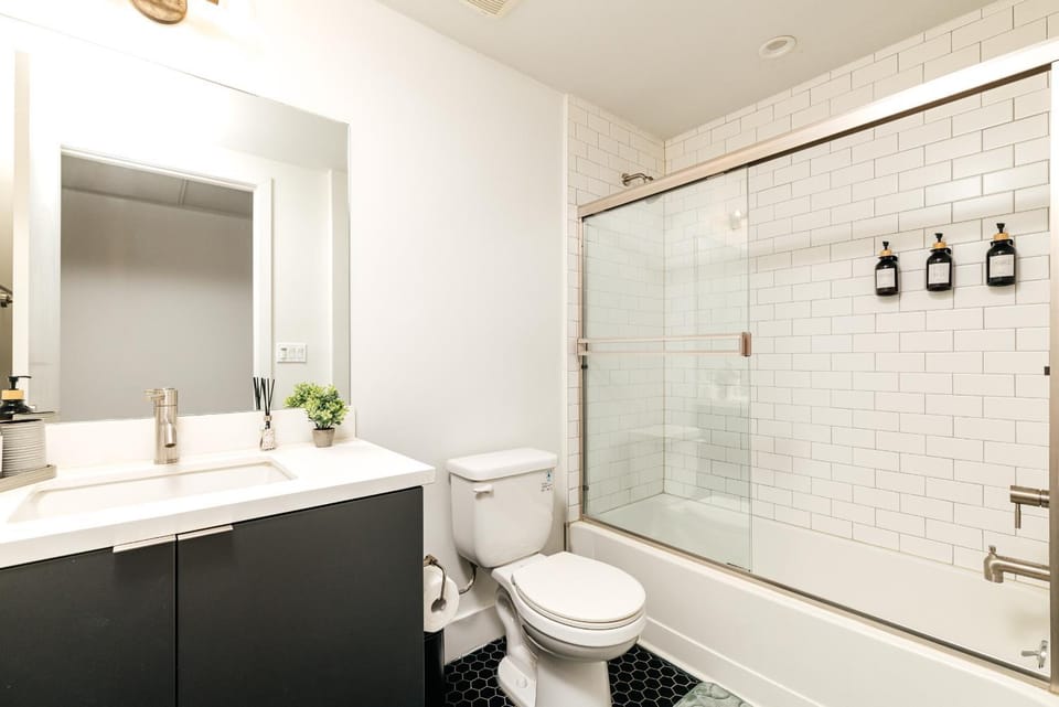 Lux Hotel Style 2 bedroom K Town with parking and GYM Apartment in San Fernando Valley