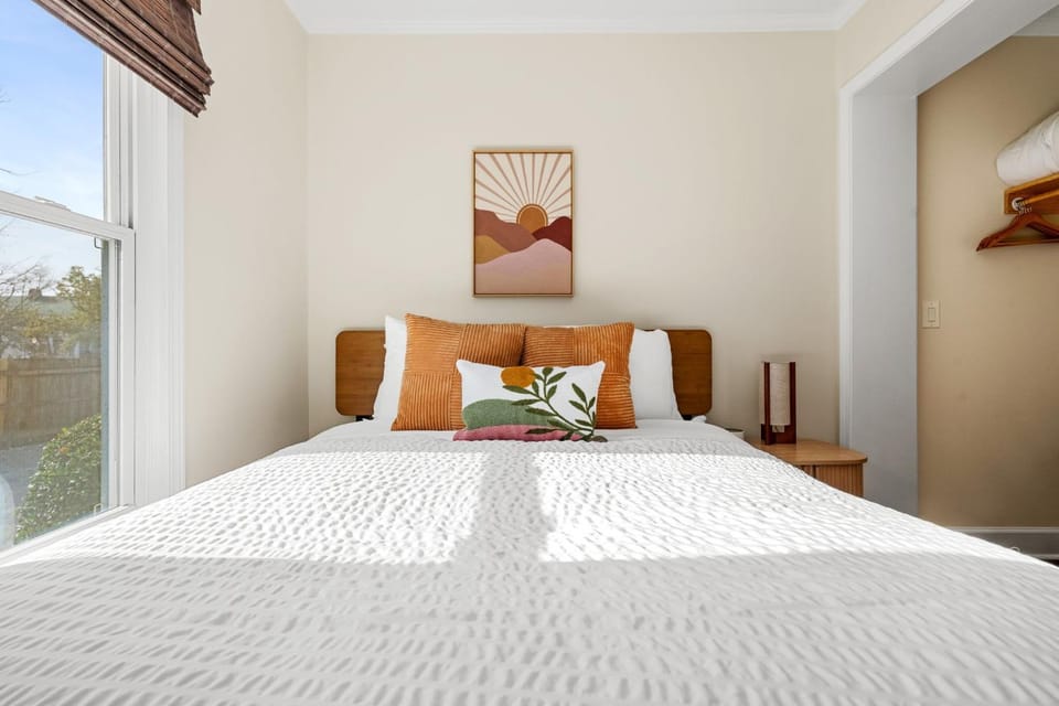 Newly Renovated Steps to Bars & Restaurants Apartment in Charleston