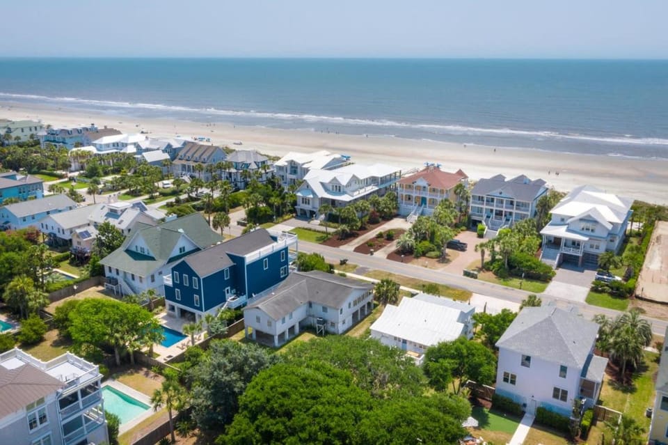 Beach Bungalow Upper Unit Steps To Shore Apartment in Isle of Palms