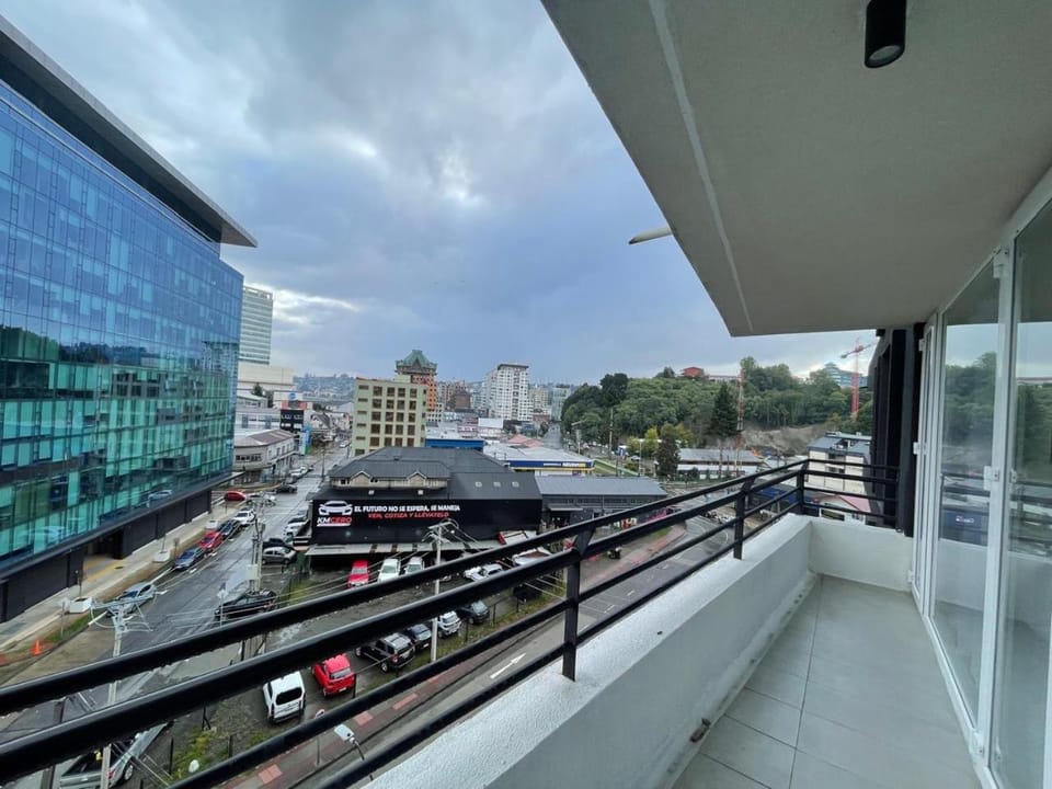 View (from property/room), Balcony/Terrace, City view