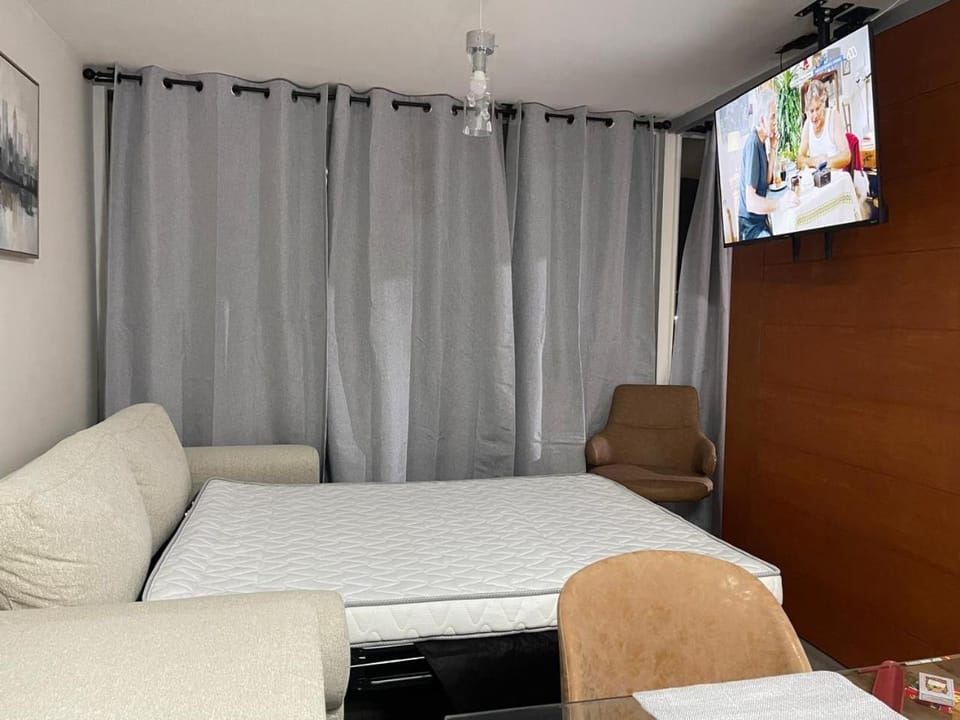 Communal lounge/ TV room, Bed, TV and multimedia