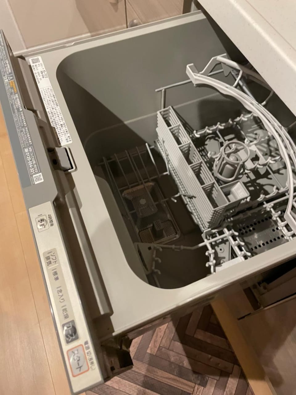 Kitchen or kitchenette, dishwasher