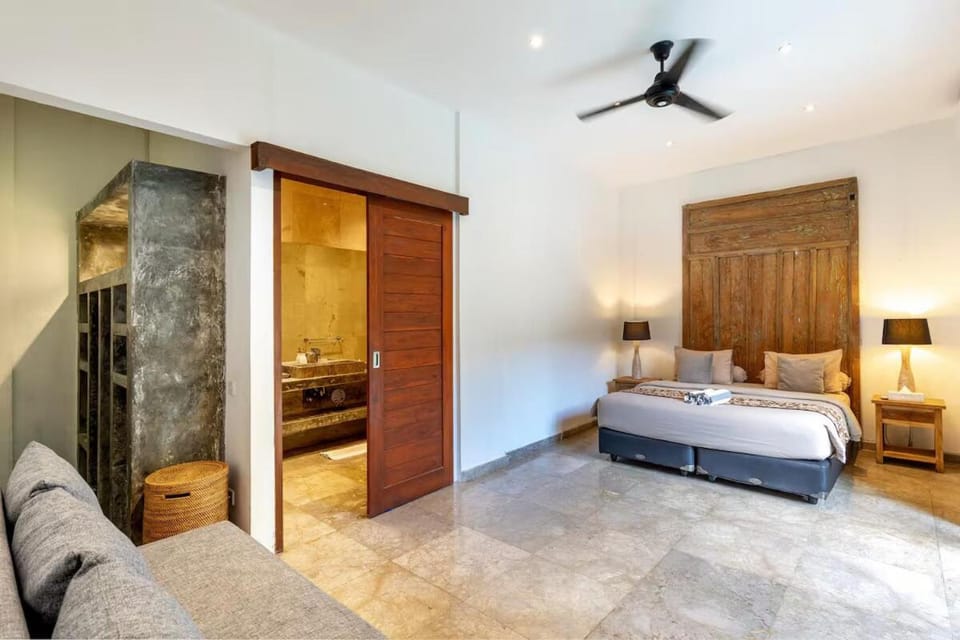 Luxury Villa Casey - Walk to the Beach Villa in North Kuta