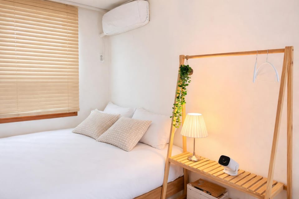 Bed, Bedroom, air conditioner