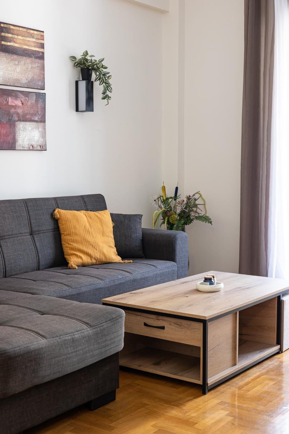 Living room, Seating area