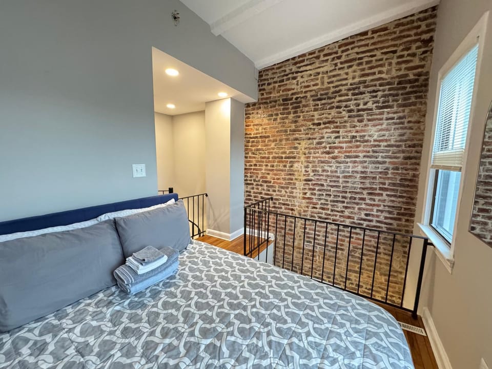 Unique Townhouse near Metro Apartment in District of Columbia