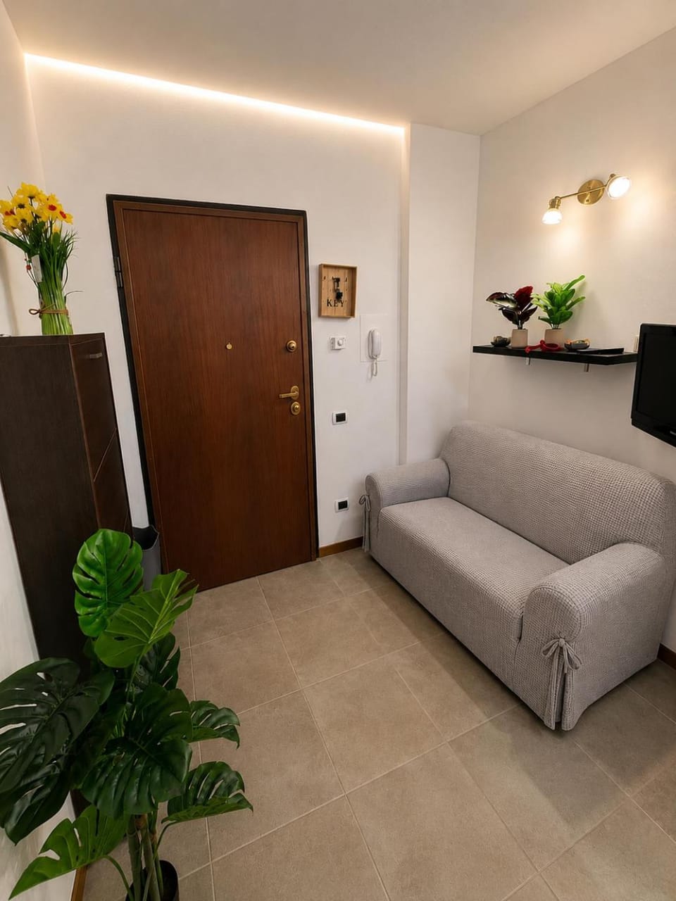TV and multimedia, Living room, Seating area, wardrobe