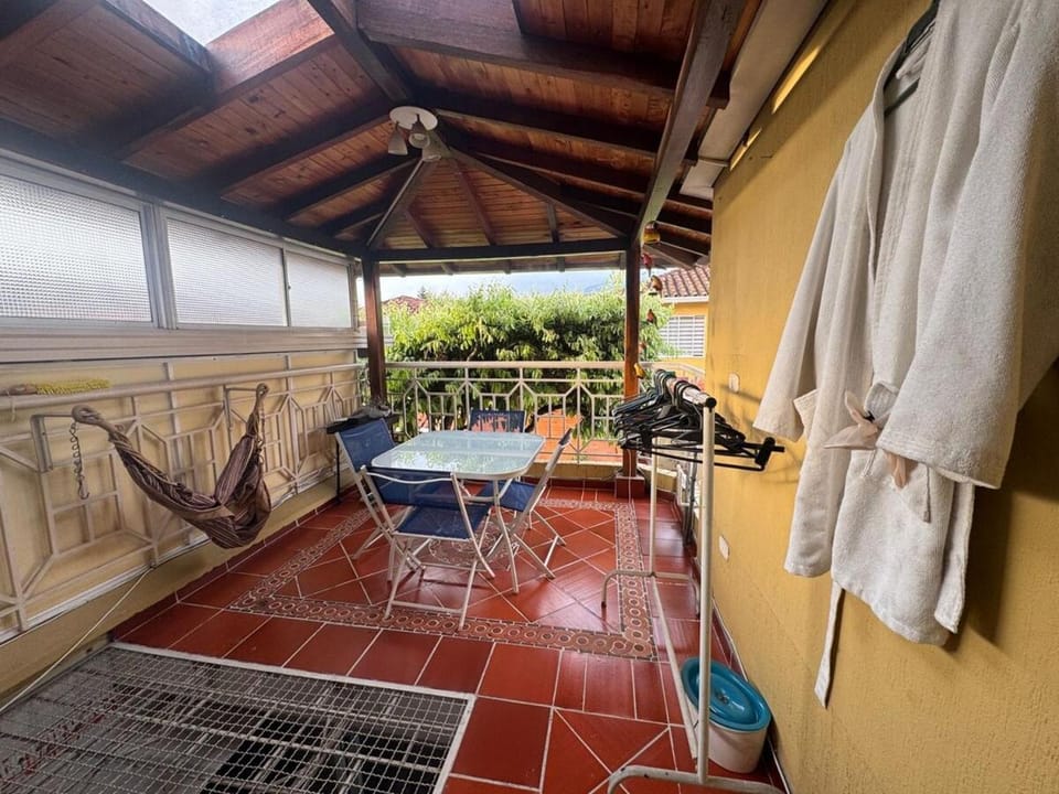 Cozy house with pool and club-style balcony House in Floridablanca
