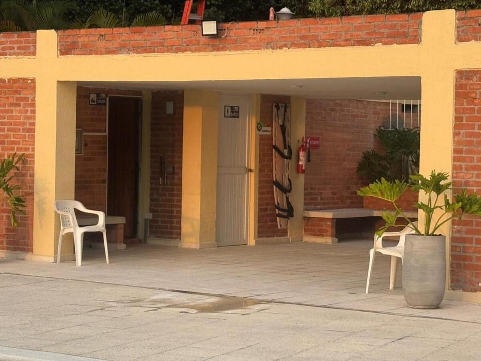 Cozy house with pool and club-style balcony House in Floridablanca