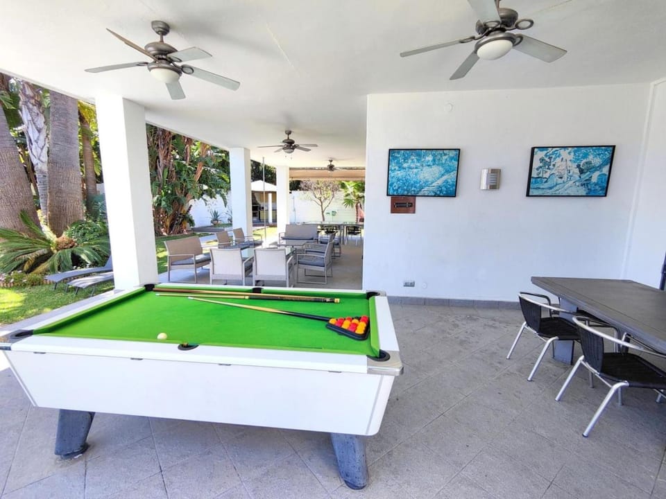 Amplia villa Puerto Banús 10 habitaciones con piscina y jacuzzi - ES-175-41 Villa in Marbella