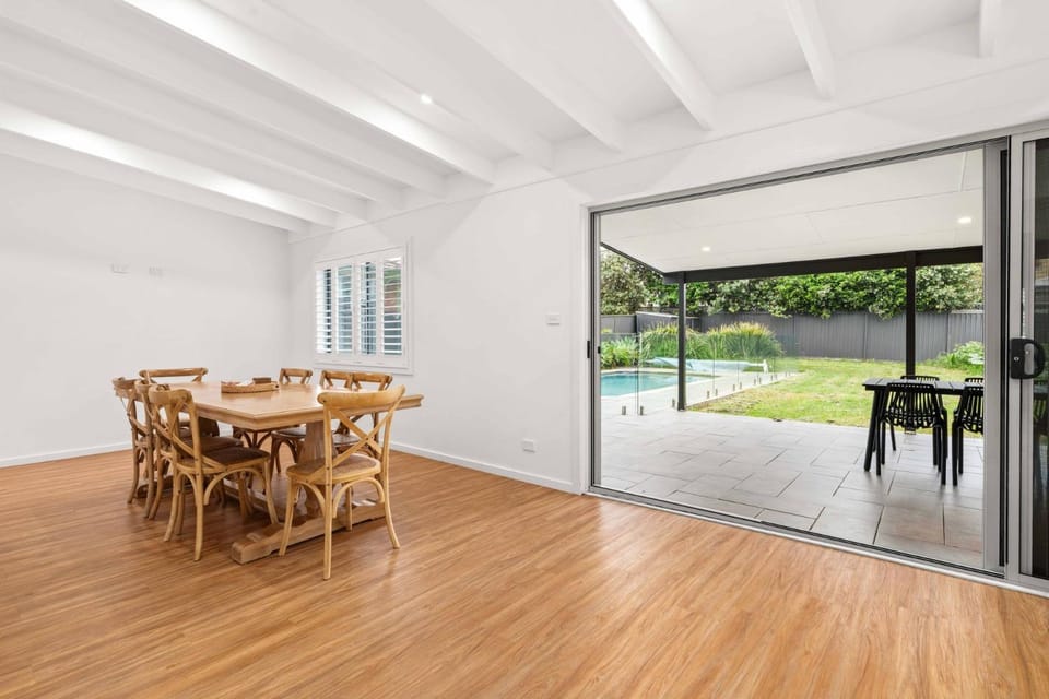 Coastal Family Escape, Pool, Yard & 150m to Warilla Beach House in Wollongong