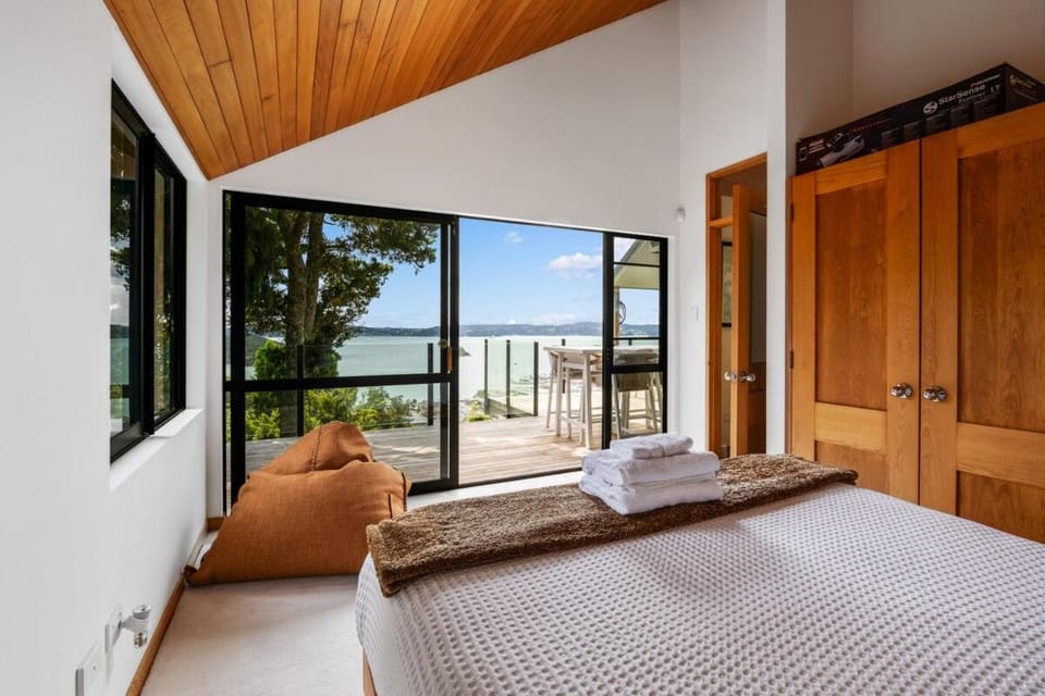 Soak and Unwind Hot Tub with Stunning Paihia Views House in Paihia