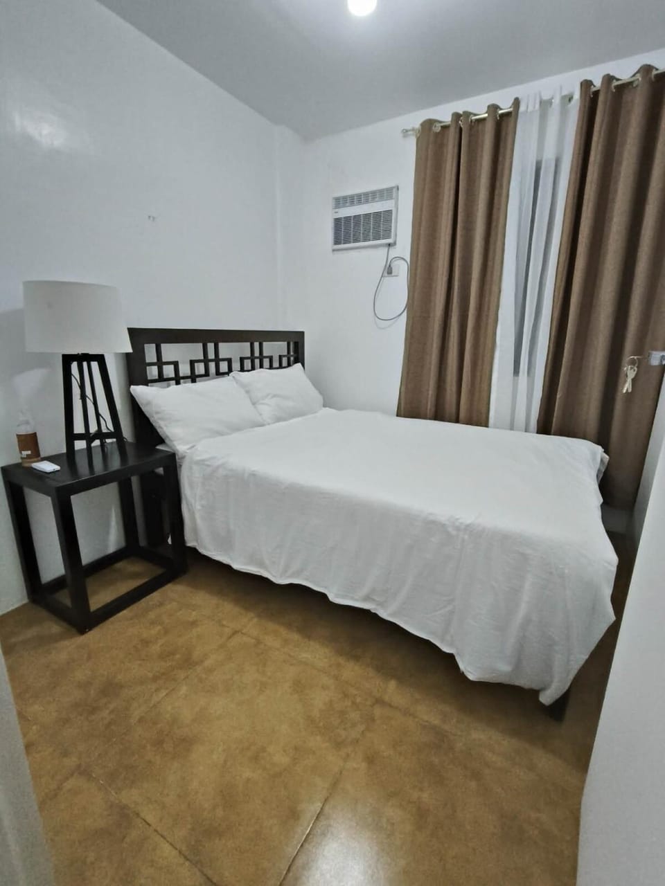 Bed, Photo of the whole room, Bedroom, air conditioner