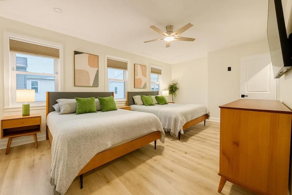 4 Bedroom House Pittsburgh Sleeps 12 Rooftop Patio Garage Near Stadium House in Pittsburgh