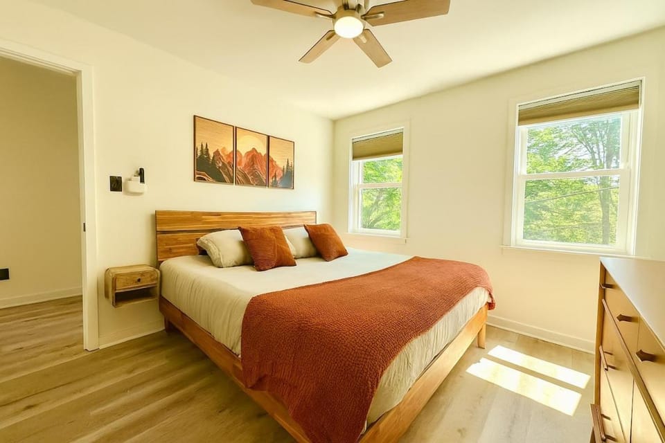 4 Bedroom House Pittsburgh Sleeps 12 Rooftop Patio Garage Near Stadium House in Pittsburgh