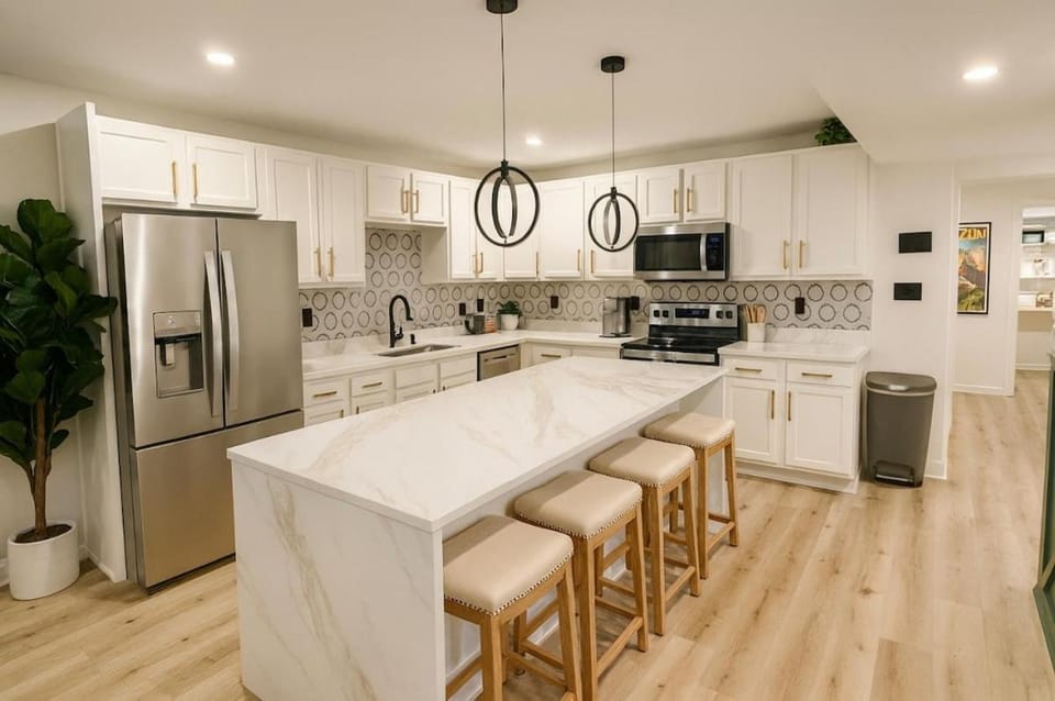 4 Bedroom House Pittsburgh Sleeps 12 Rooftop Patio Garage Near Stadium House in Pittsburgh