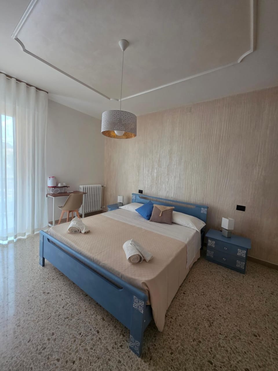 Bed, Photo of the whole room, towels