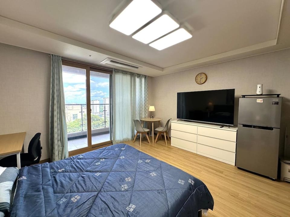 Cozy Condo in Clark Near Airport Pet Friendly Apartment in Angeles