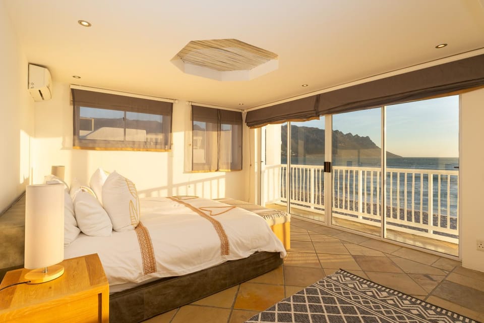 Bed, View (from property/room), Bedroom, Sea view