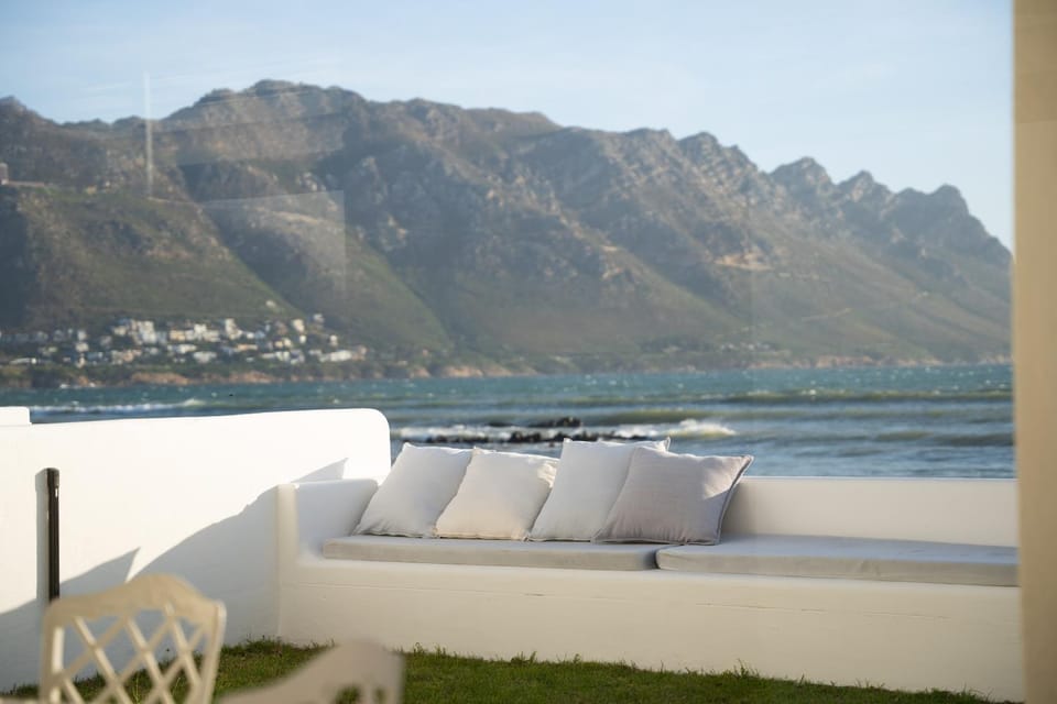 Property building, Natural landscape, Seating area