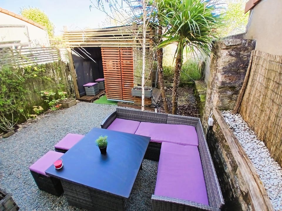 Patio, Spring, Day, Garden, Dining area, Garden view