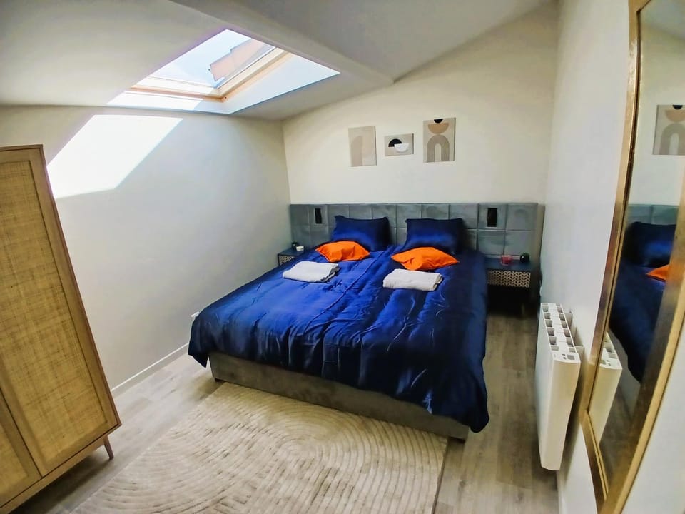 Bed, Photo of the whole room, Bedroom, wardrobe