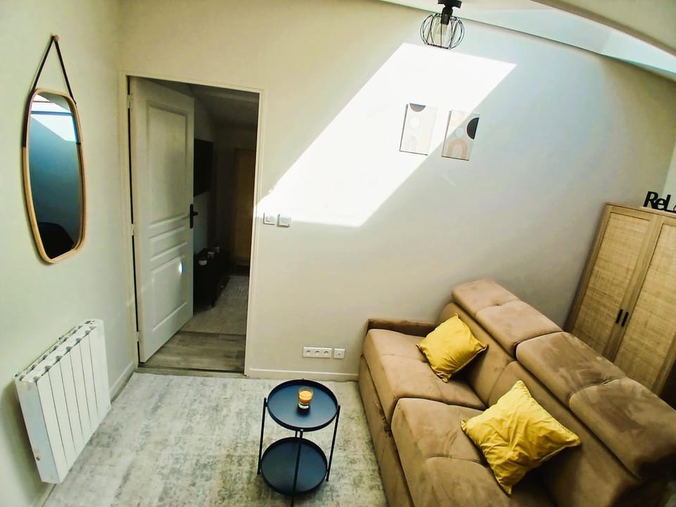 TV and multimedia, Photo of the whole room, Bedroom, wardrobe