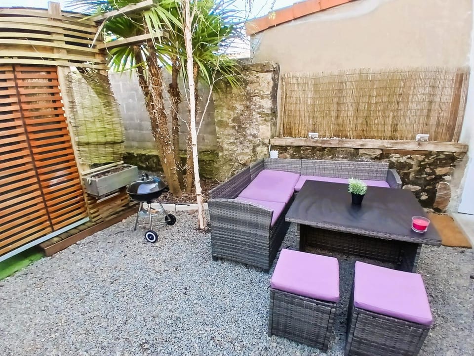 Patio, Day, BBQ facilities, BBQ facilities, Garden, View (from property/room), Balcony/Terrace, Dining area, Garden view