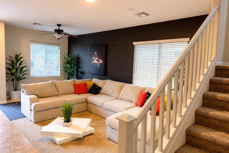 Family Friendly 3BR w Game Lounge & Garage 10 Min to Strip House in Paradise