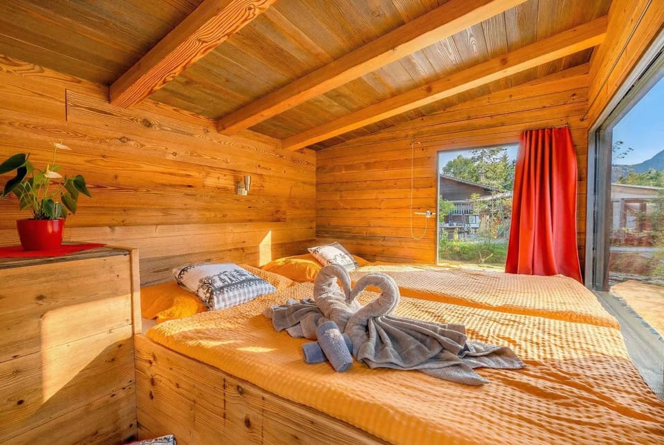 Private Lake Mini Villa near Gstaad & Interlaken House in Saanen