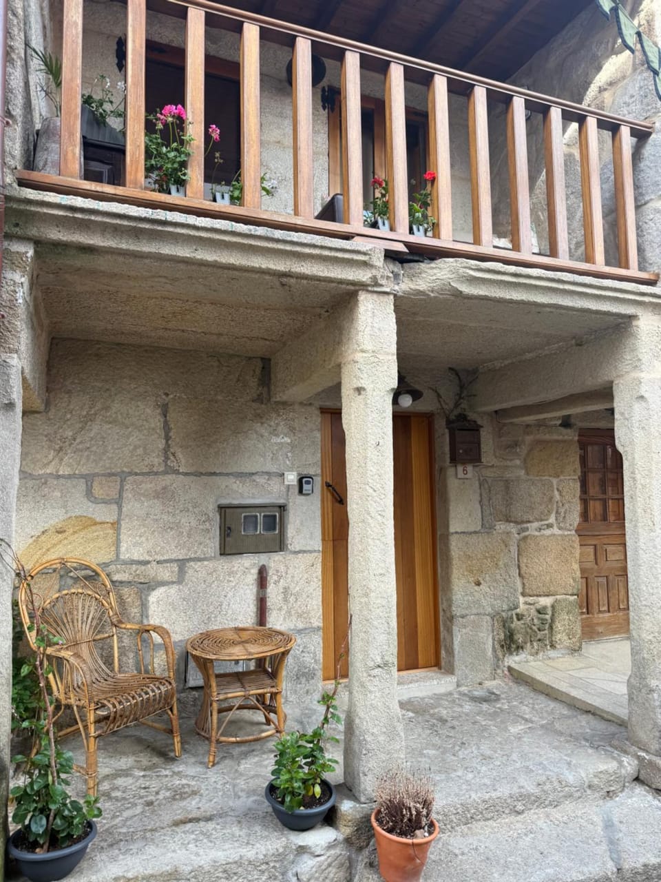 Vida Entre Balcones House in Combarro