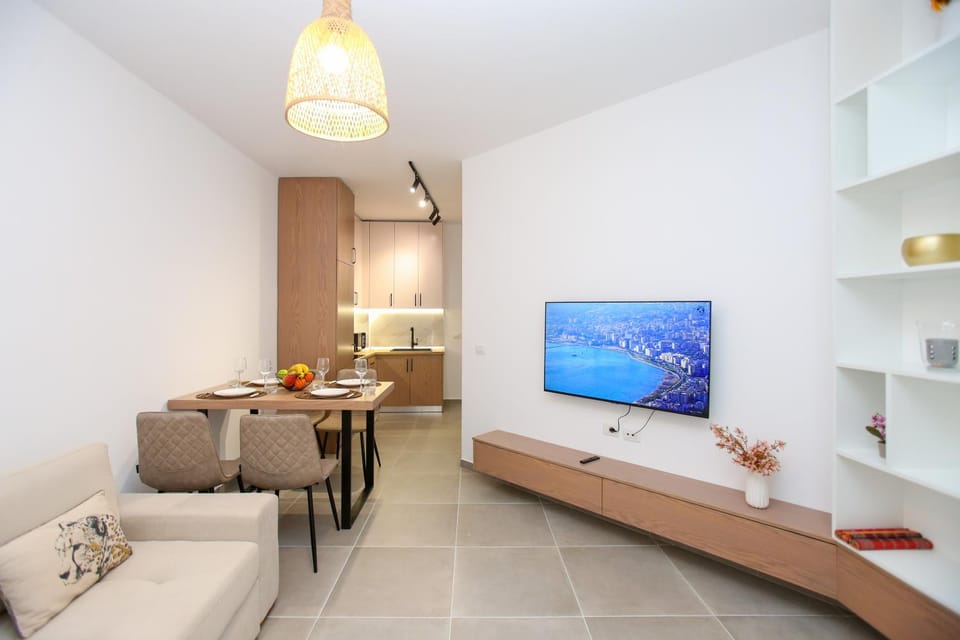 TV and multimedia, Living room, Decorative detail, Dining area