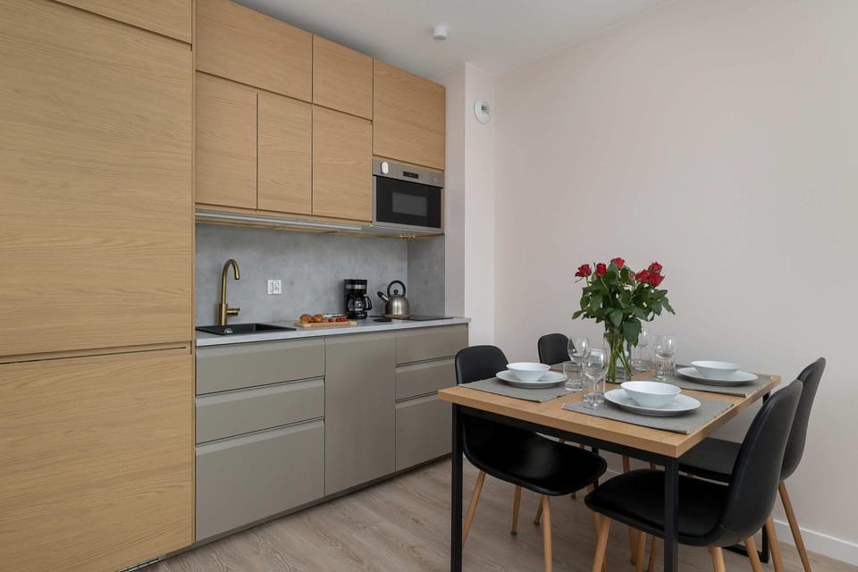 Coffee/tea facilities, Kitchen or kitchenette, oven, stove