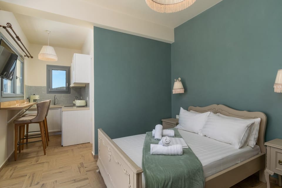 Bed, TV and multimedia, Kitchen or kitchenette, Bedroom, towels