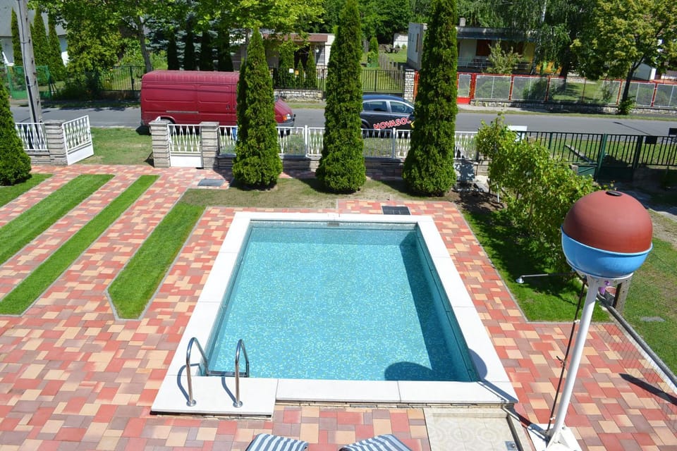 View (from property/room), Pool view