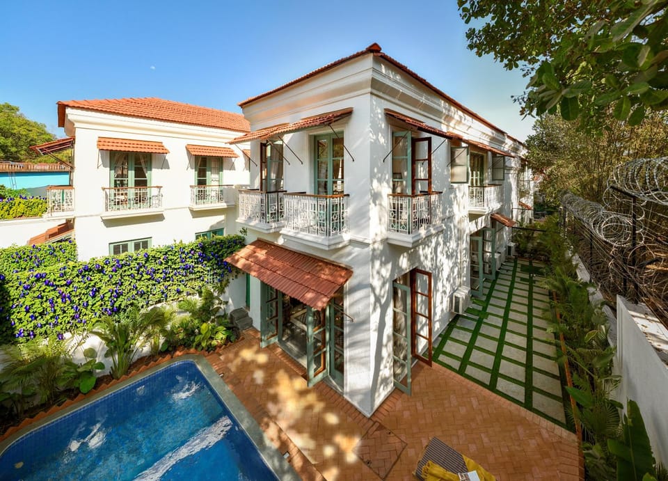 Property building, Pool view, Swimming pool, Swimming pool