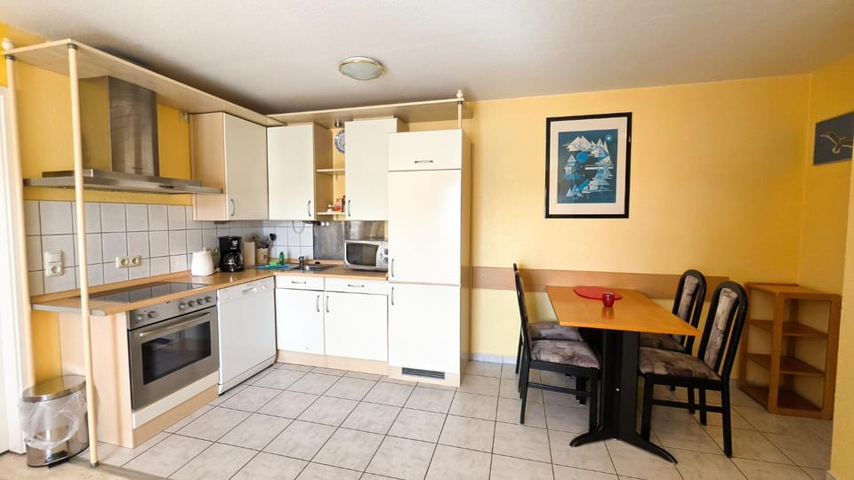 Coffee/tea facilities, Kitchen or kitchenette, Dining area, dishwasher, oven, pet friendly, stove, toaster