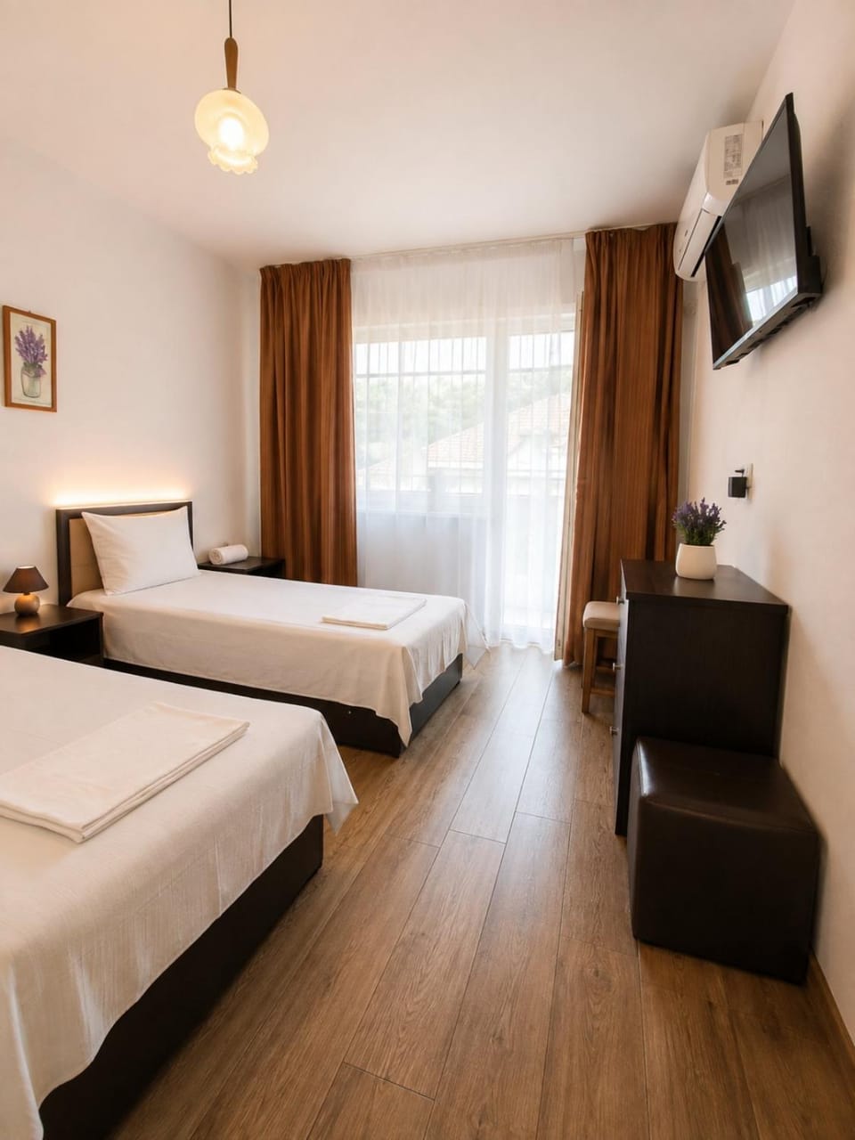 Bed, TV and multimedia, Photo of the whole room