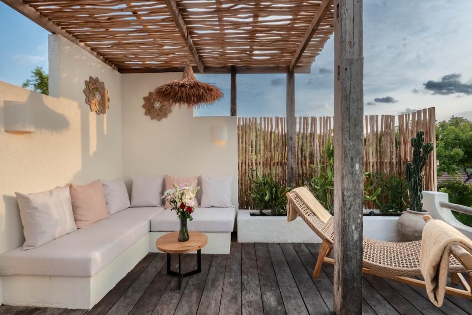 View (from property/room), Balcony/Terrace, Seating area