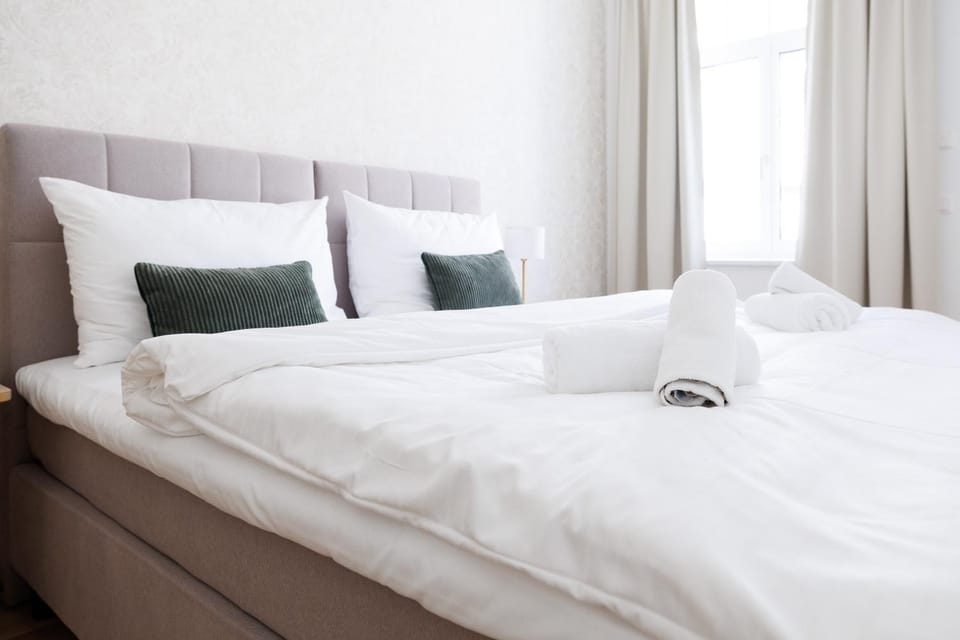 Bed, Photo of the whole room, Bedroom, towels